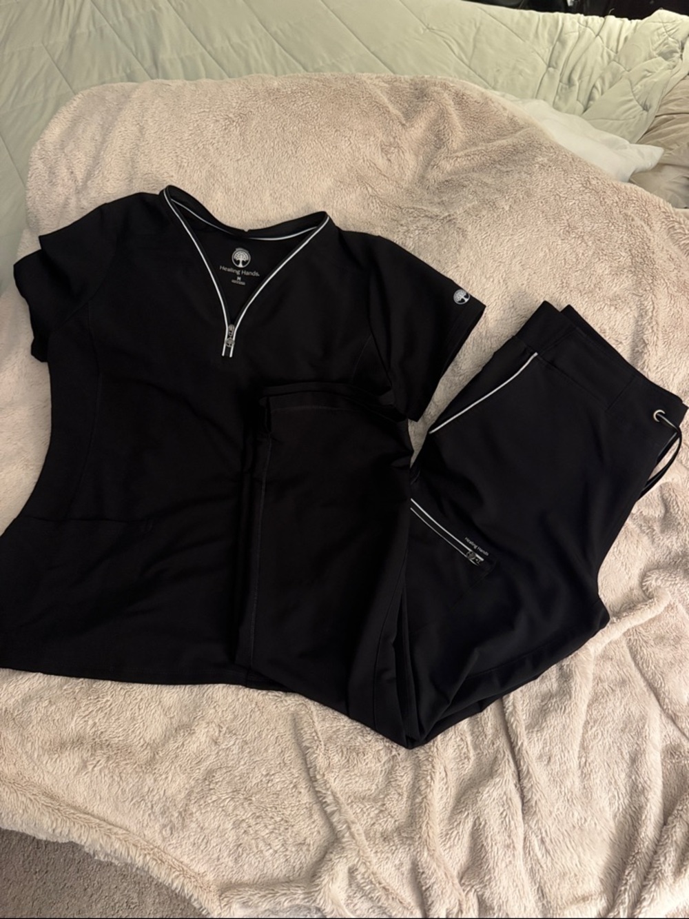 Women’s Healing Hands Scrub set